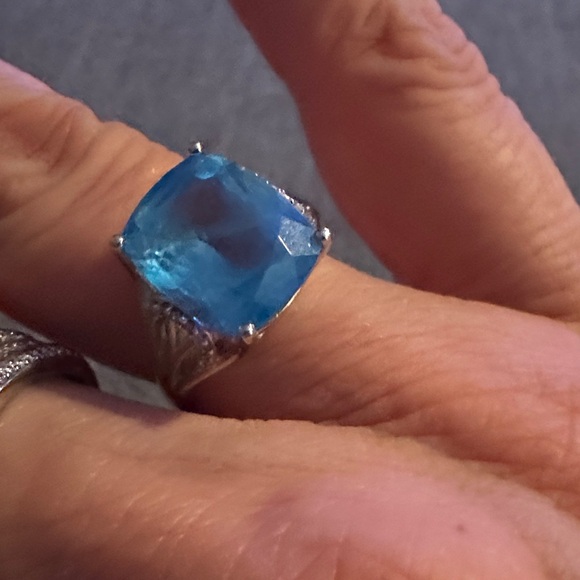 Cushion 3 karat Swiss Blue Topaz, 10K White Gold Ring. - Picture 6 of 8